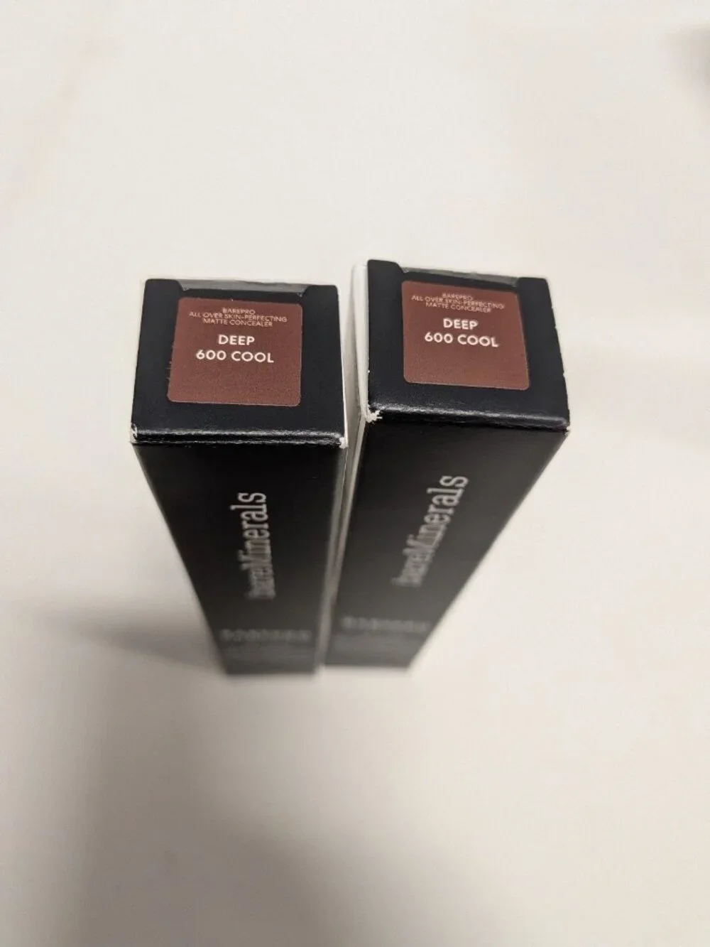 2 Bare Minerals BAREPRO® 16HR All Over Skin-Perfecting Matte Concealer